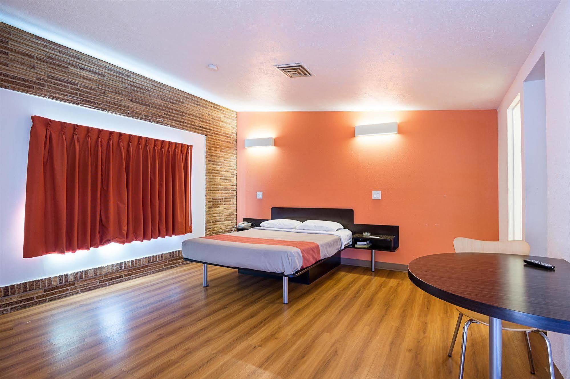 Motel 6 Хоббс Экстерьер фото